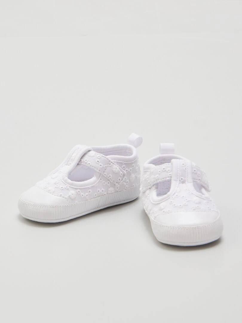 Baskets à bride en tissu ajouré   blanc