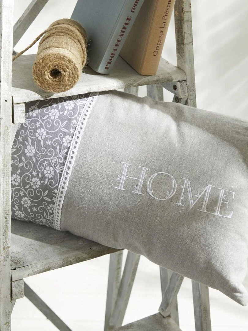 Coussin déhoussable avec broderie 'CHARME' 'TODAY'   Gris clair