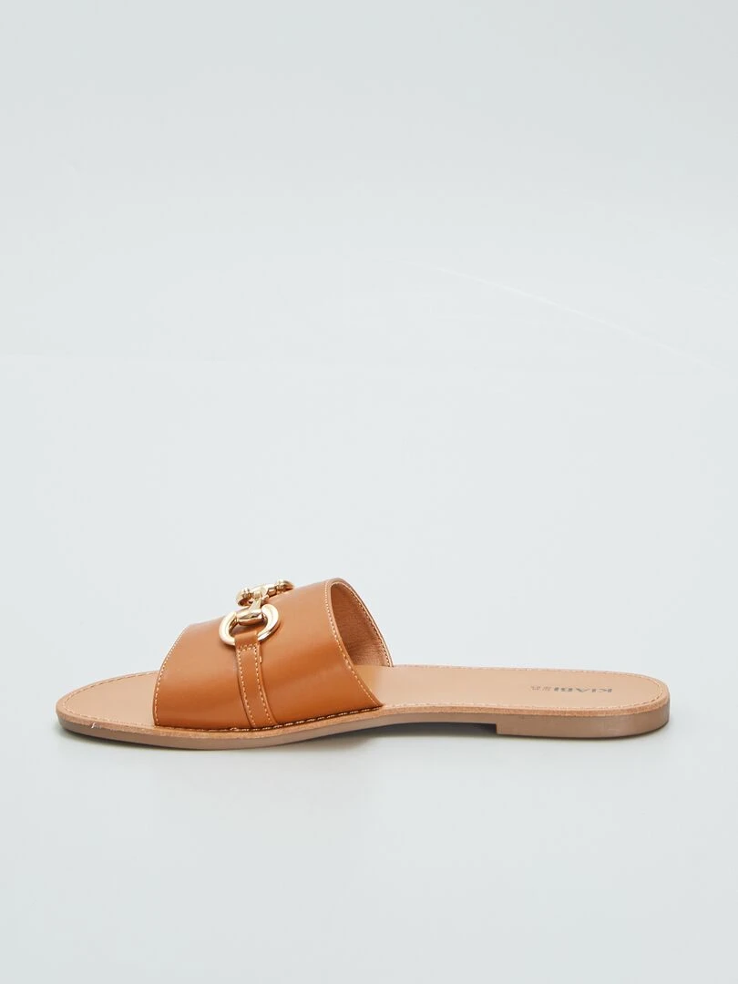 Mules plates avec boucle dorée   Marron