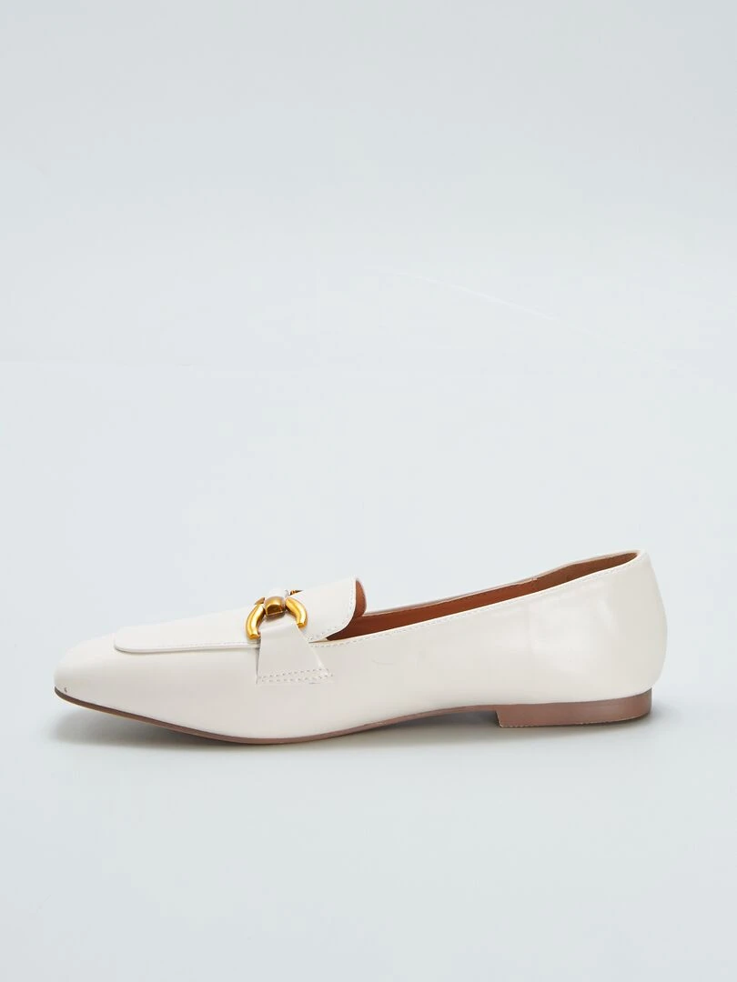 Mocassins avec brides dorées   blanc