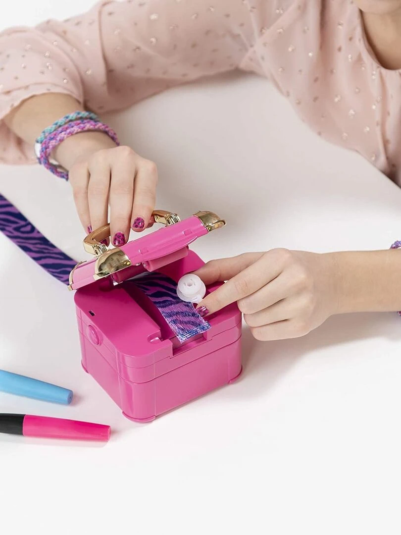 Cool Maker Hollywood Hair Studio   N/A