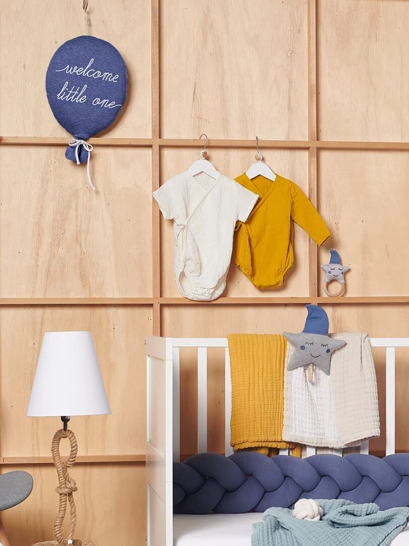 Coussin bébé en coton tricoté ballon "Welcome Little One"   Bleu