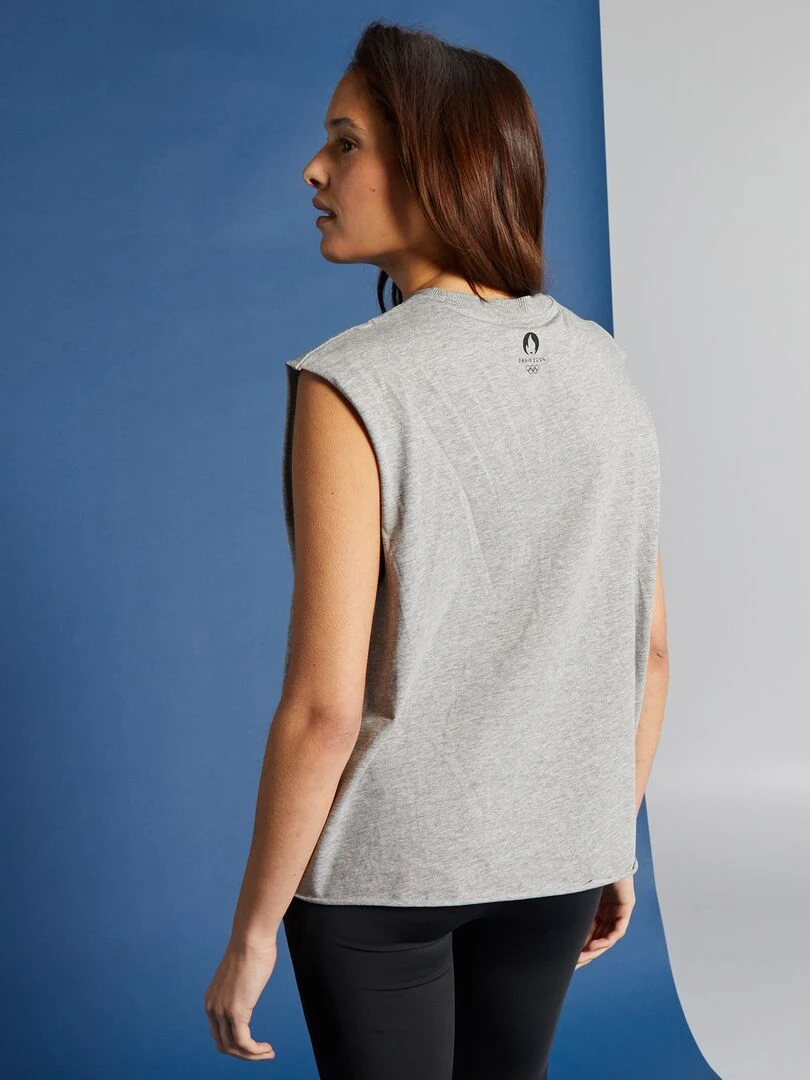 Tee shirt avec emmanchures descendues   Paris 2024   Gris
