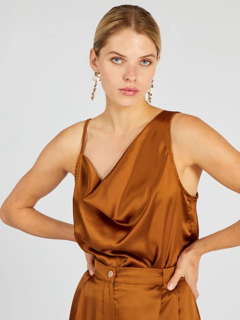 Top asymétrique à fine bretelles Marron
