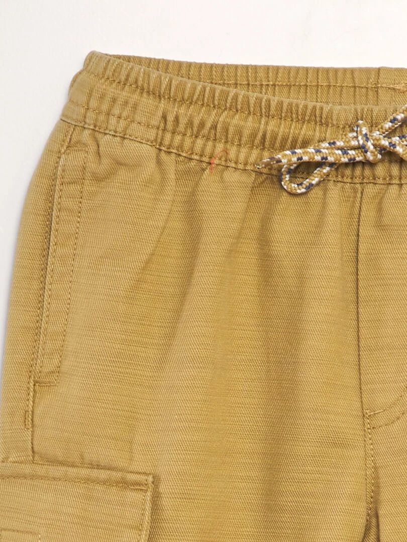 Short avec poches sur les côtés   Jaune doré