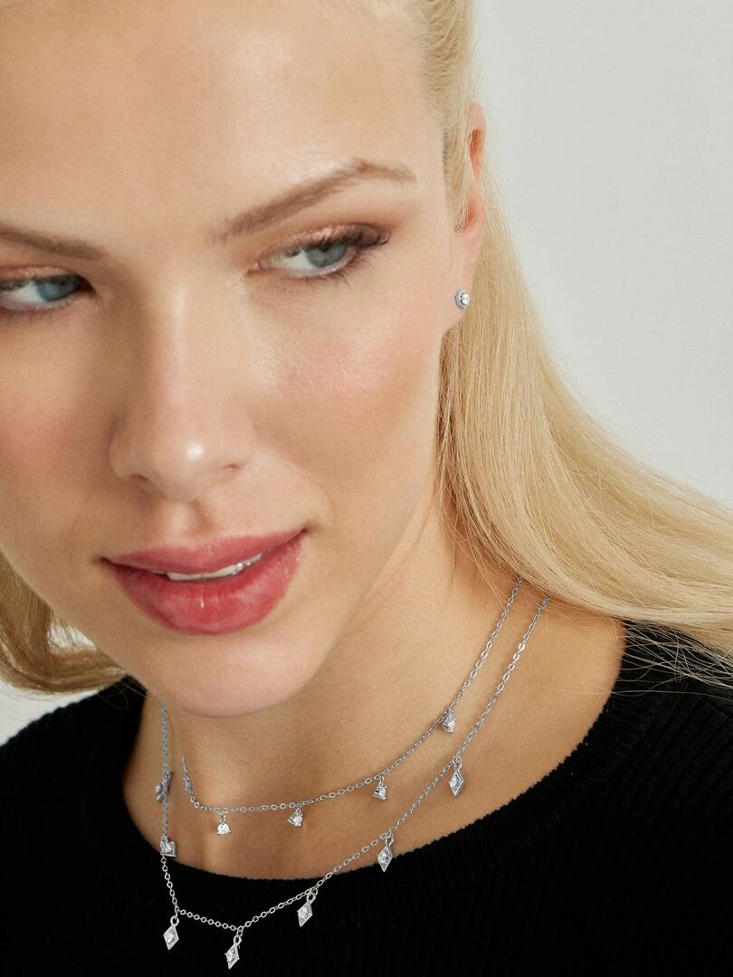 Boucles d'oreilles Ziaela  en zircon brillant  finition rhodium   Argent