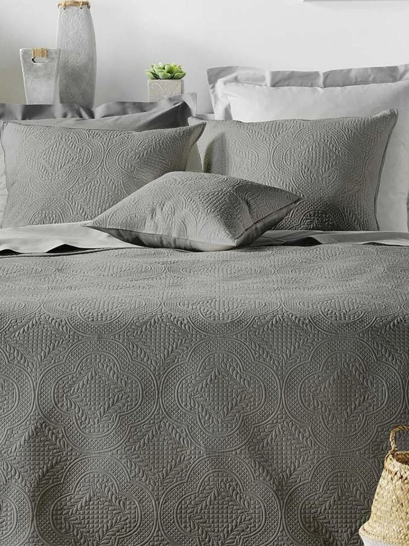 Couvre lit 2 personnes matelassé microfibre unie Romane anthracite Gris foncé