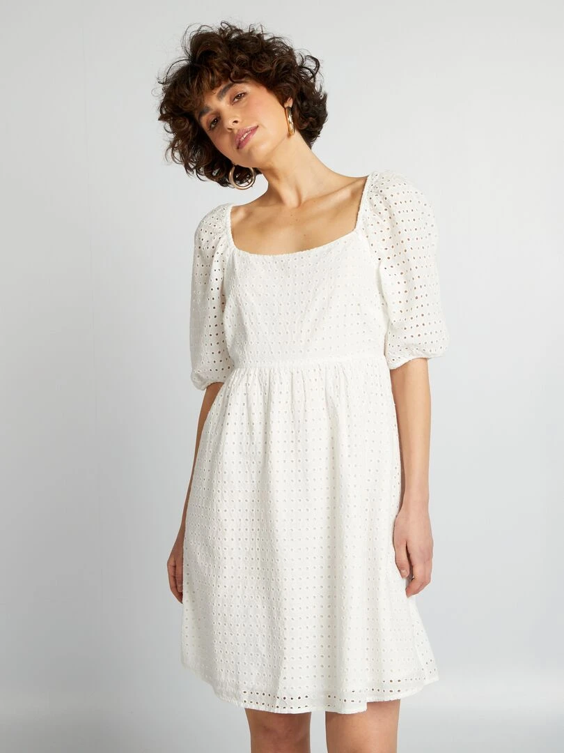 Robe bouffante en broderie ajourée blanc