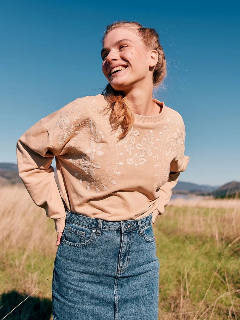 Sweat en molleton avec broderie Beige