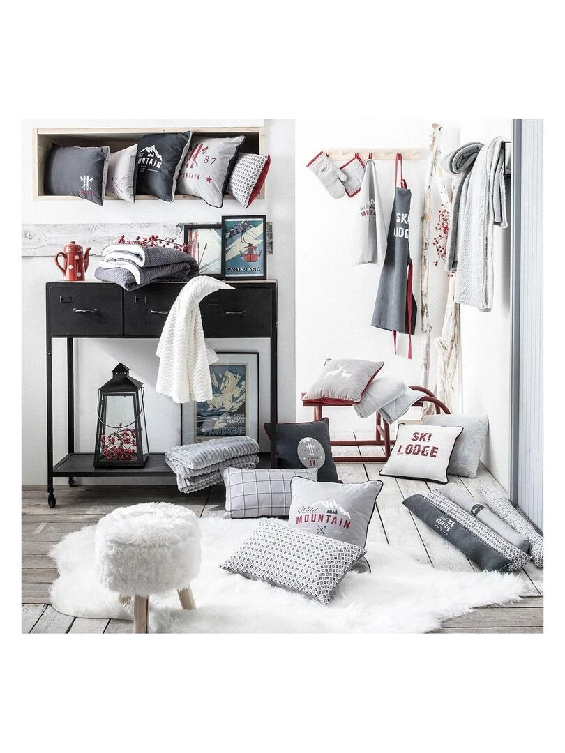 Coussin fausse fourrure 'MOUNTAIN' 'TODAY'   Blanc
