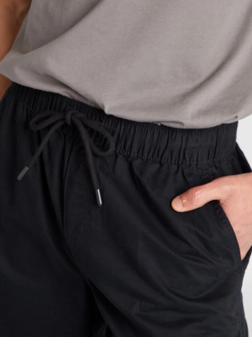 Short droit à taille élastiquée   noir