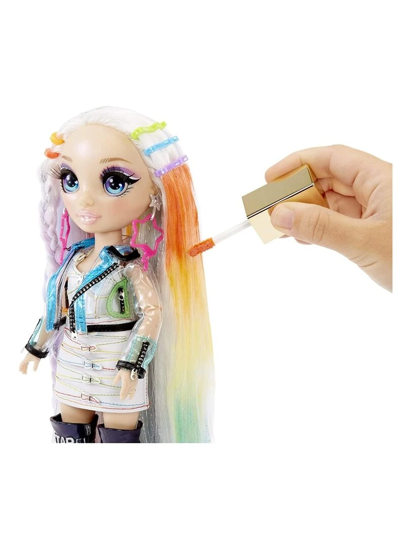 Rainbow High Atelier de coiffure   Poupée exclusive Amaya aux cheveux longs et aux couleurs lavables   N/A