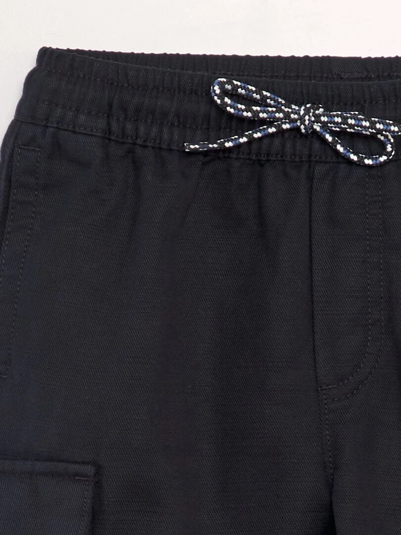 Short avec poches sur les côtés   noir