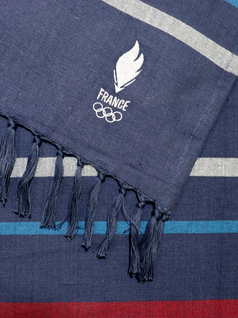 Fouta de bain 100% coton PARIS 2024 EQUIPE DE FRANCE OLYMPIQUE TRICOLORE Bleu marine