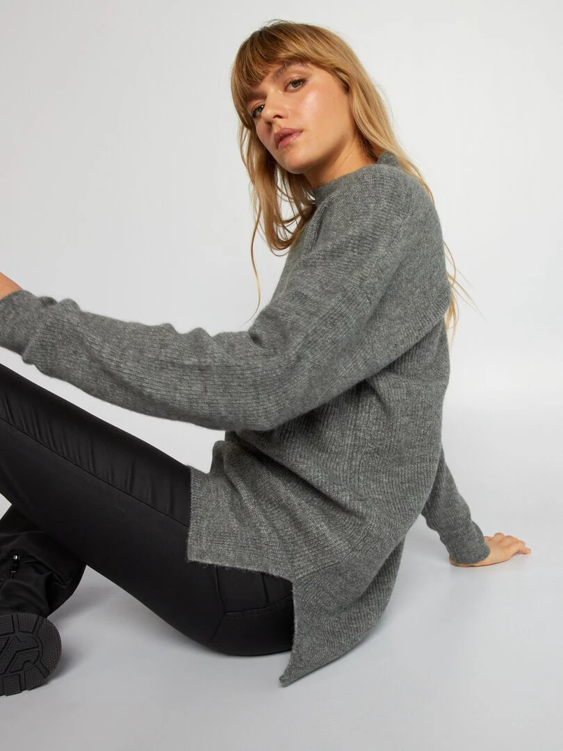Pull en maille côtelée à col montant Gris