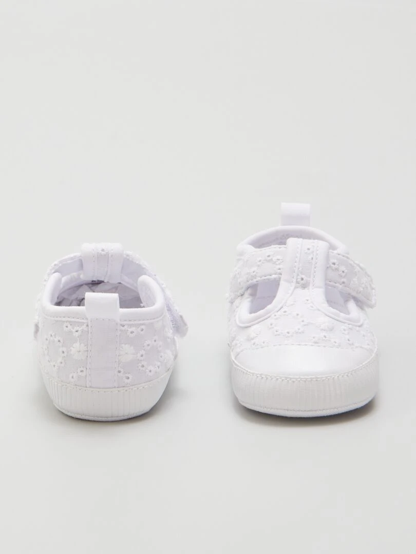 Baskets à bride en tissu ajouré   blanc