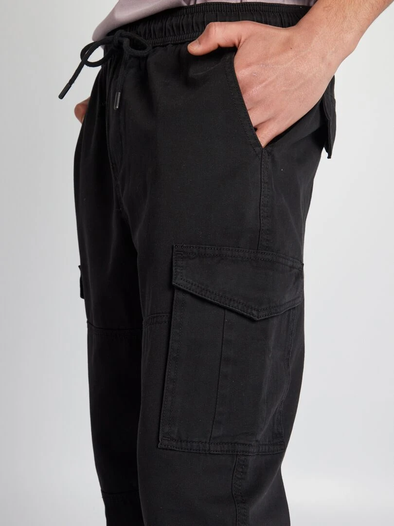 Pantalon avec poches sur les côtés   noir
