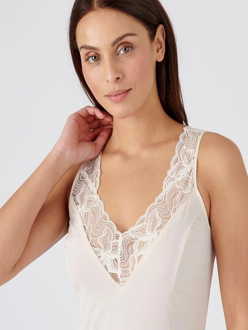 Fond de robe avec incrustations de dentelle   Damart   Rose pâle