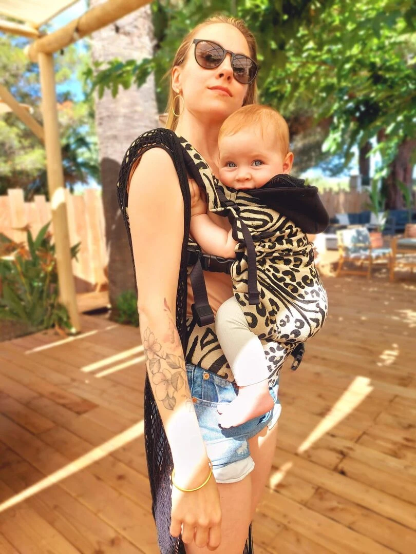 Porte bébé HoodieCarrier 2   Leozebra   Noir