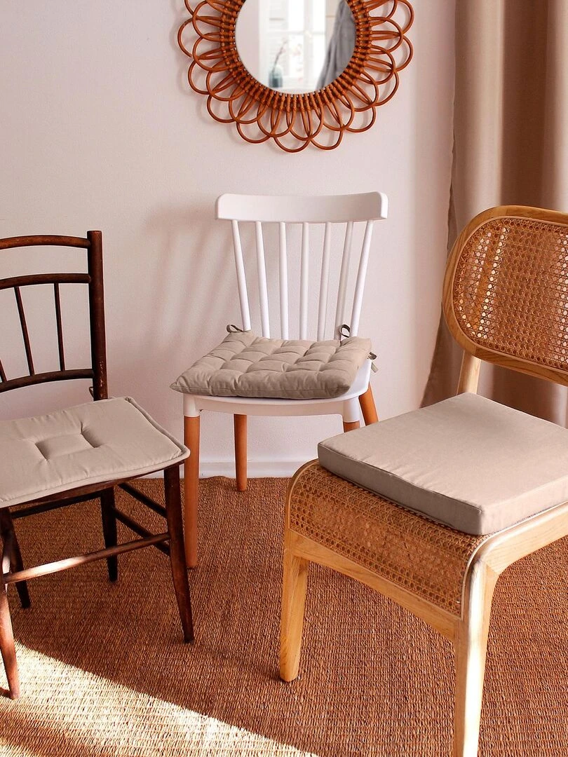 Galette de chaise piquée 16 points en coton et nouettes Beige