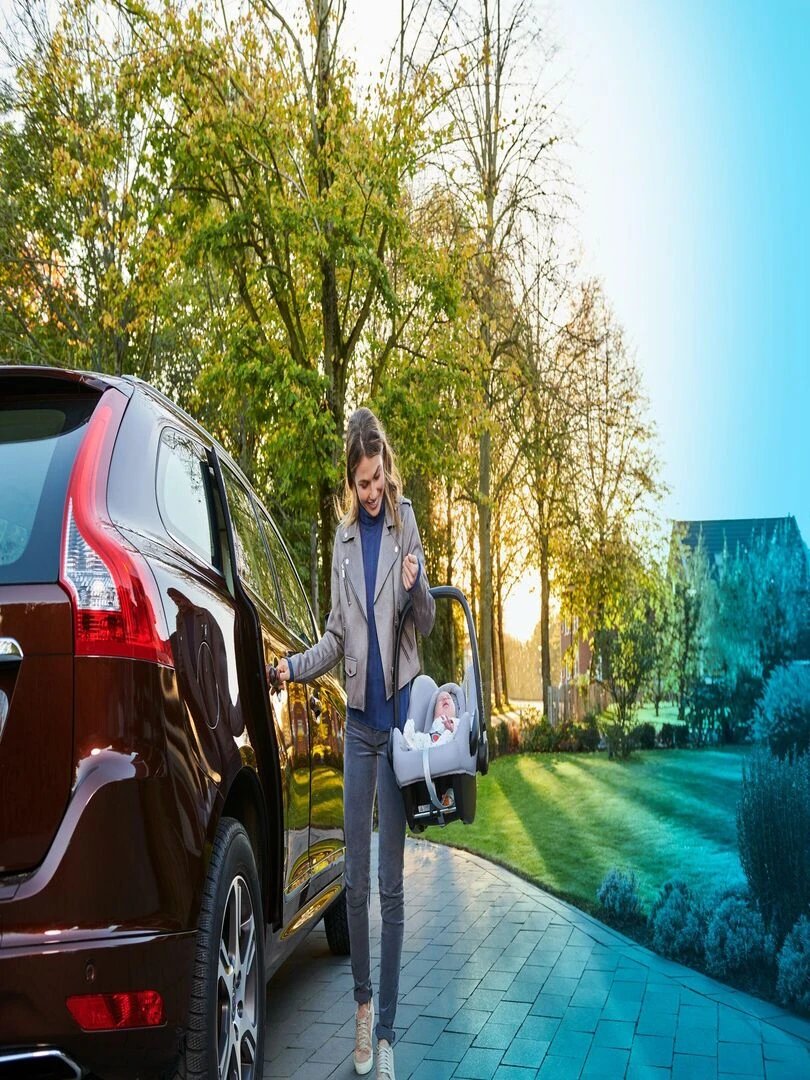 Cosi MAXI COSI Rock  Groupe 0+  Avec réducteur  De la naissance à 12 mois  0 13kg  Essential Blue   Bleu