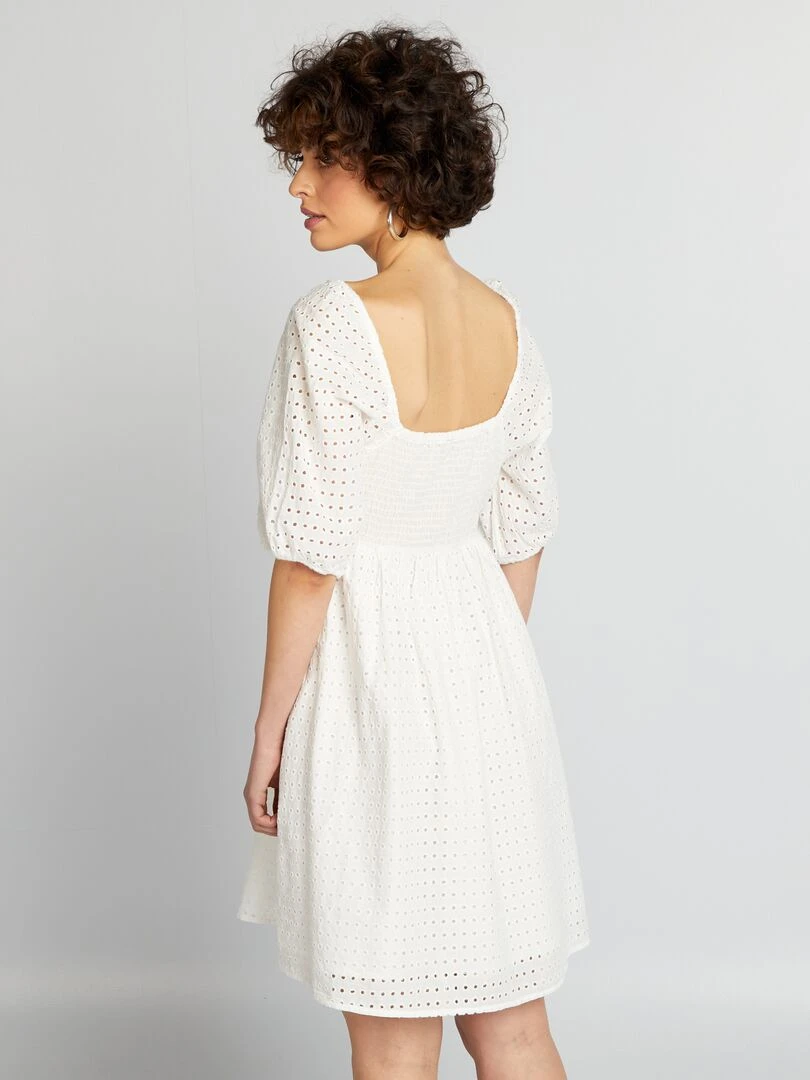 Robe bouffante en broderie ajourée   blanc