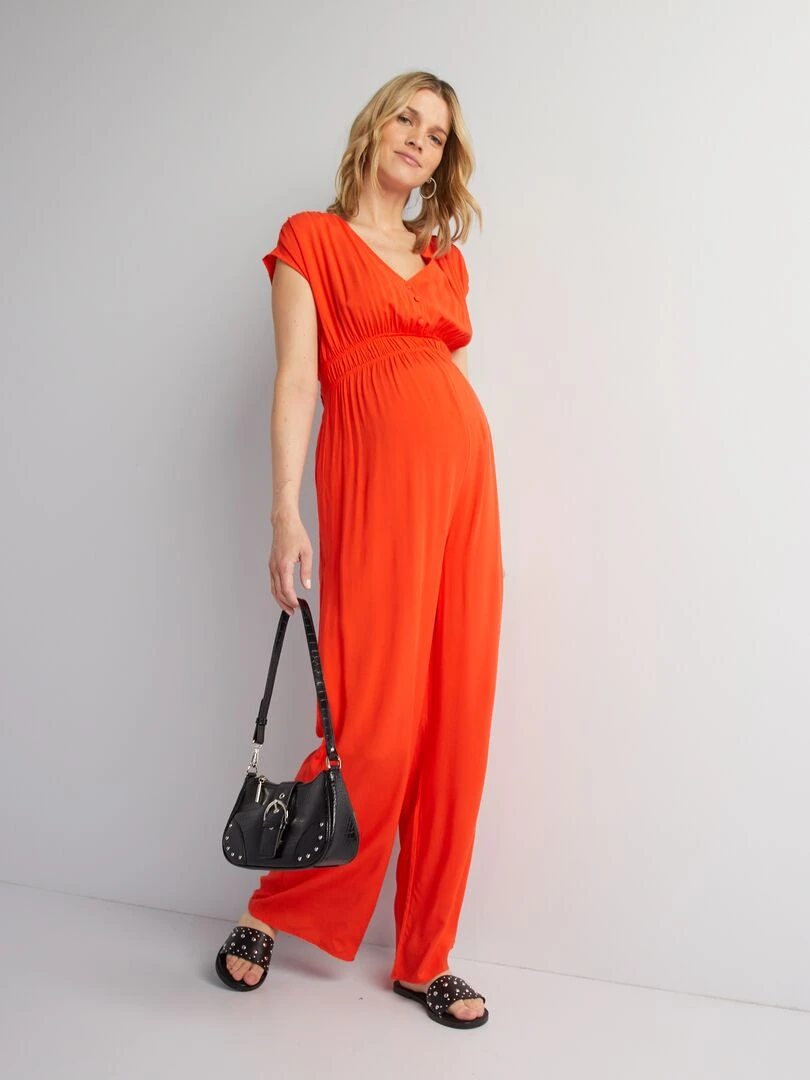 Combinaison maternité à taille élastiquée avec ouverture boutonnée rouge