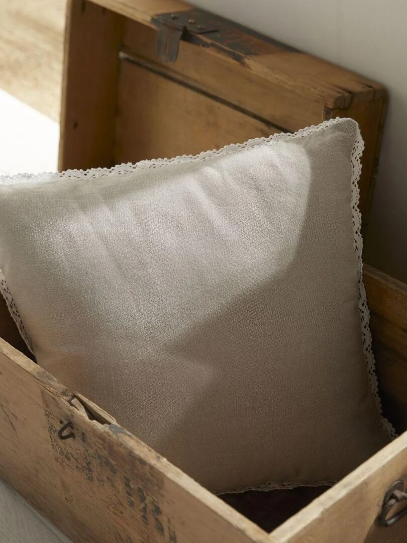 Coussin déhoussable avec dentelle 'CHARME' 'TODAY' Beige