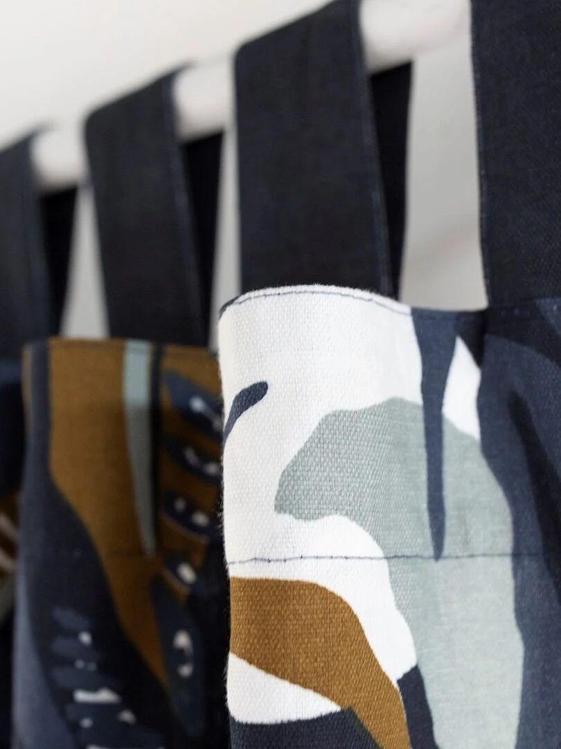 Rideau à pattes imprimé 'TERANGA SALIMATA' 'TODAY'   Bleu