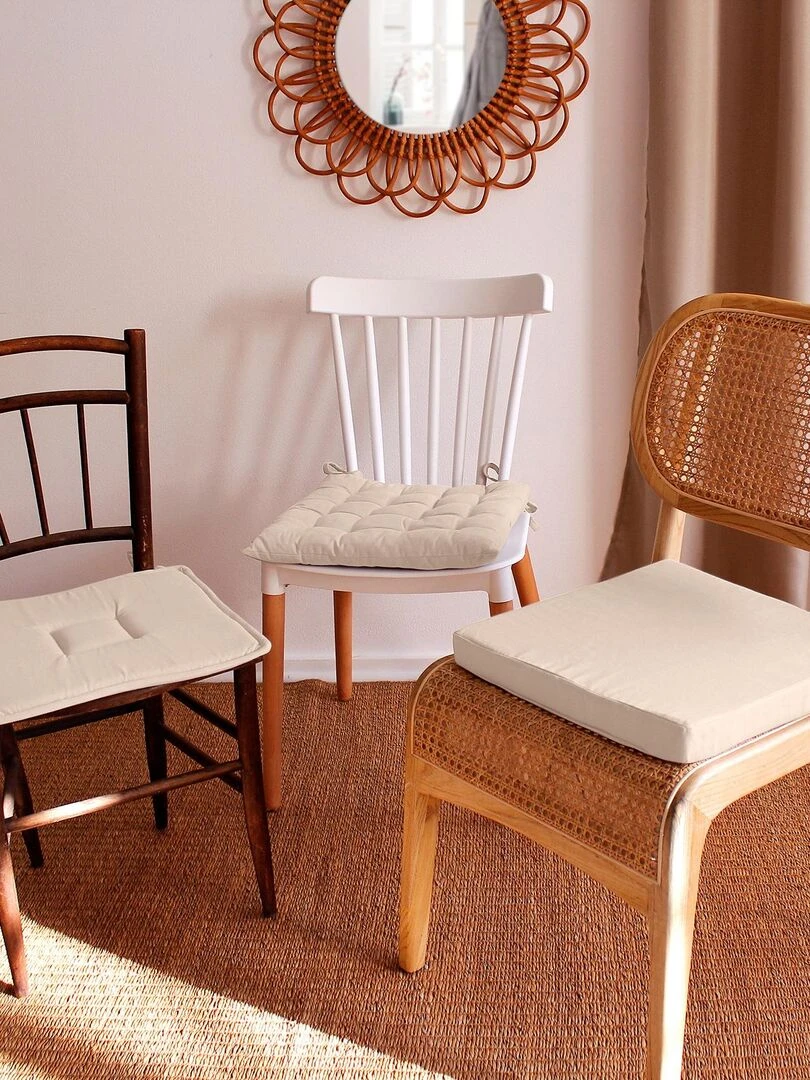 Galette de chaise piquée 16 points en coton et nouettes Ecru