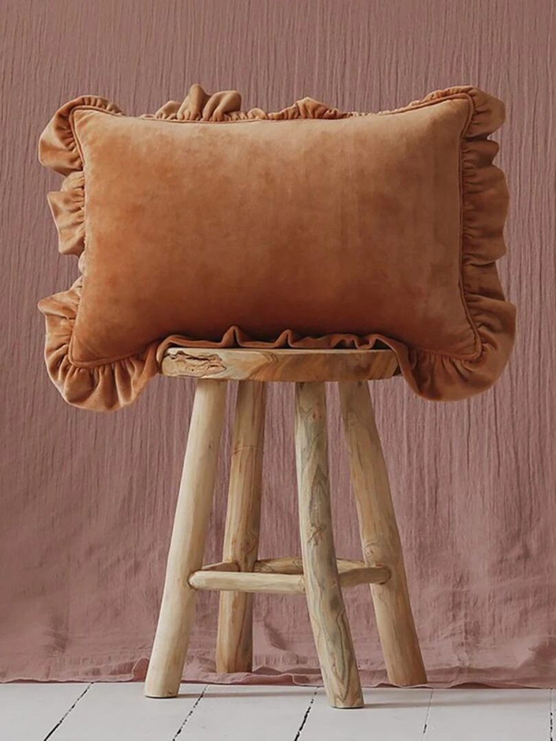 Coussin velours avec volant Caramel   Marron clair