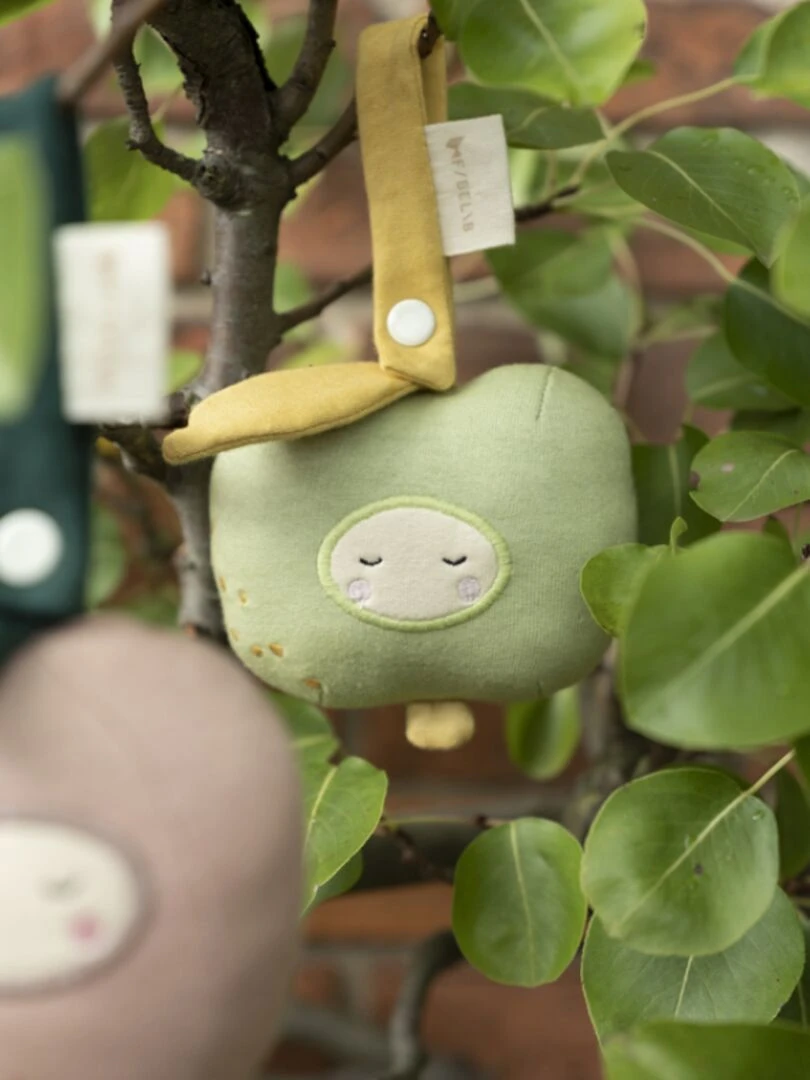 Hochet à suspendre en coton bio pomme verte N/A