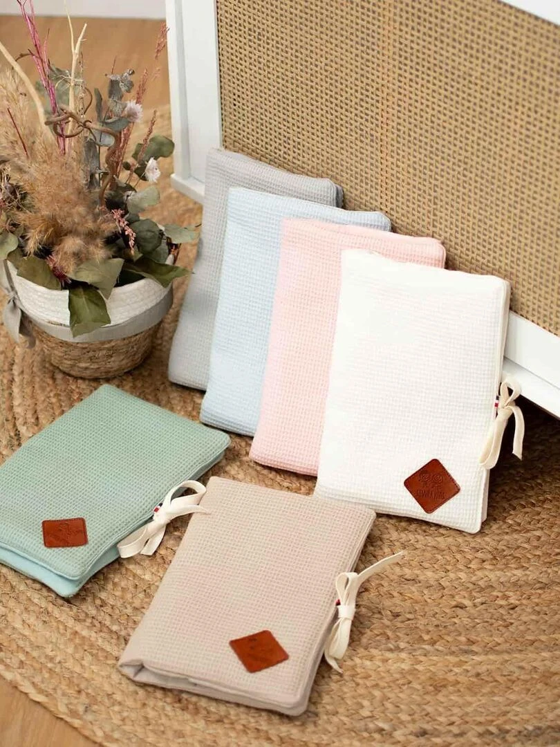Protège carnet de santé en Nid d'abeille Rose