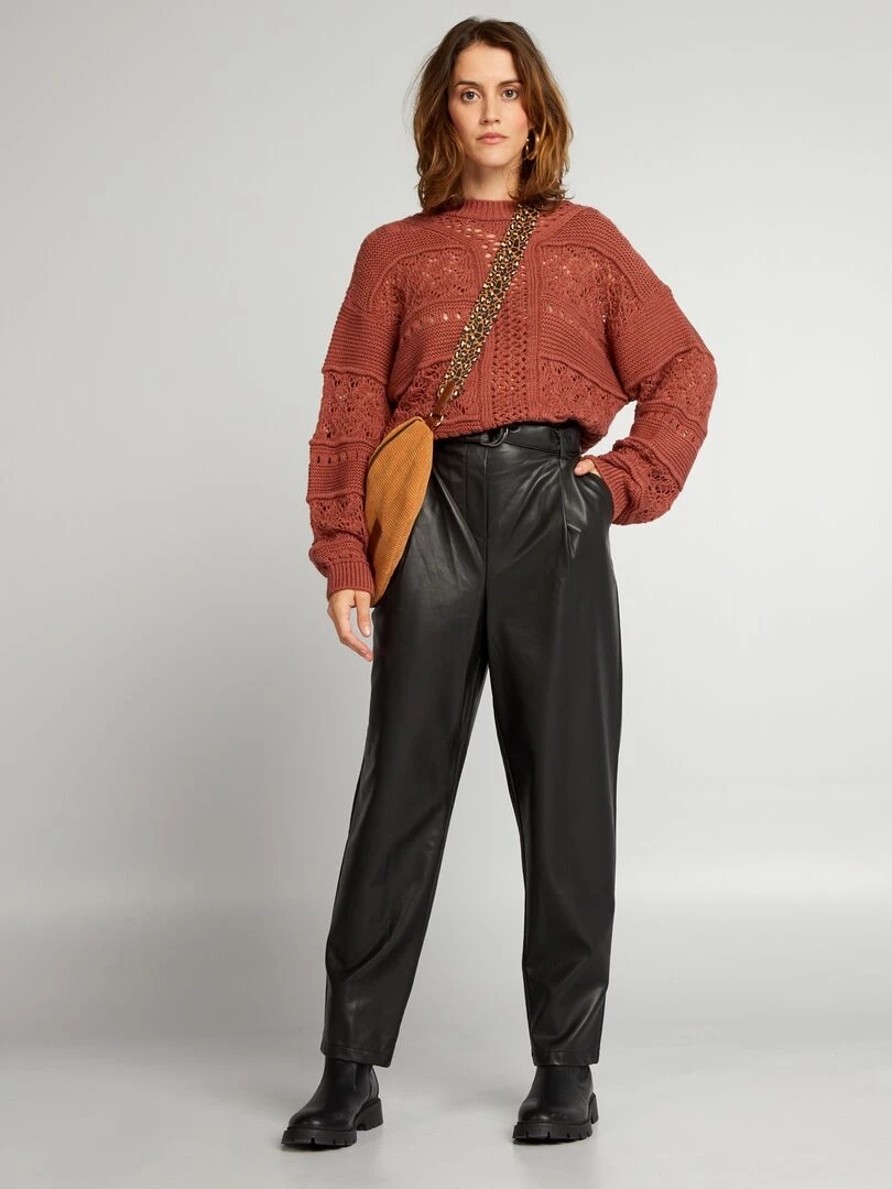Pantalon en simili avec ceinture noir