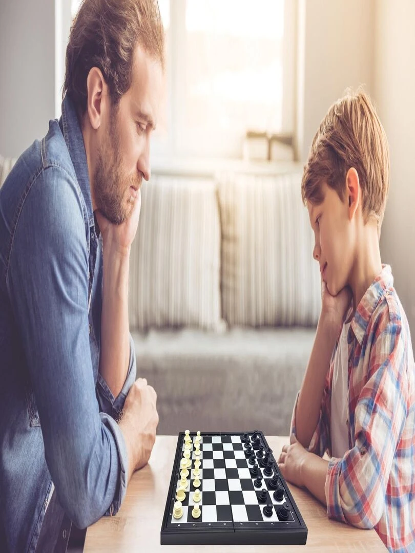 Jeux De Société Magnétiques – Coffret 8 Jeux En 1  De 2 À 6 Joueurs   N/A