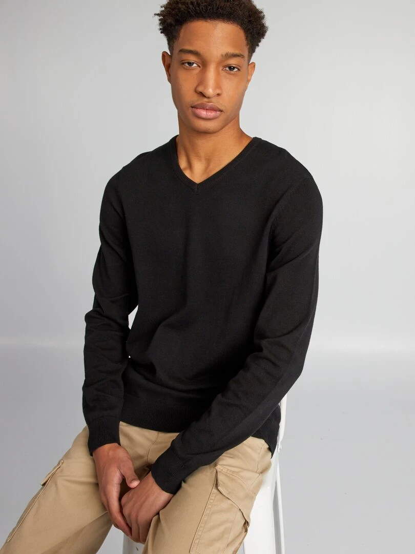 Pull en maille à col V + d'1m90 noir