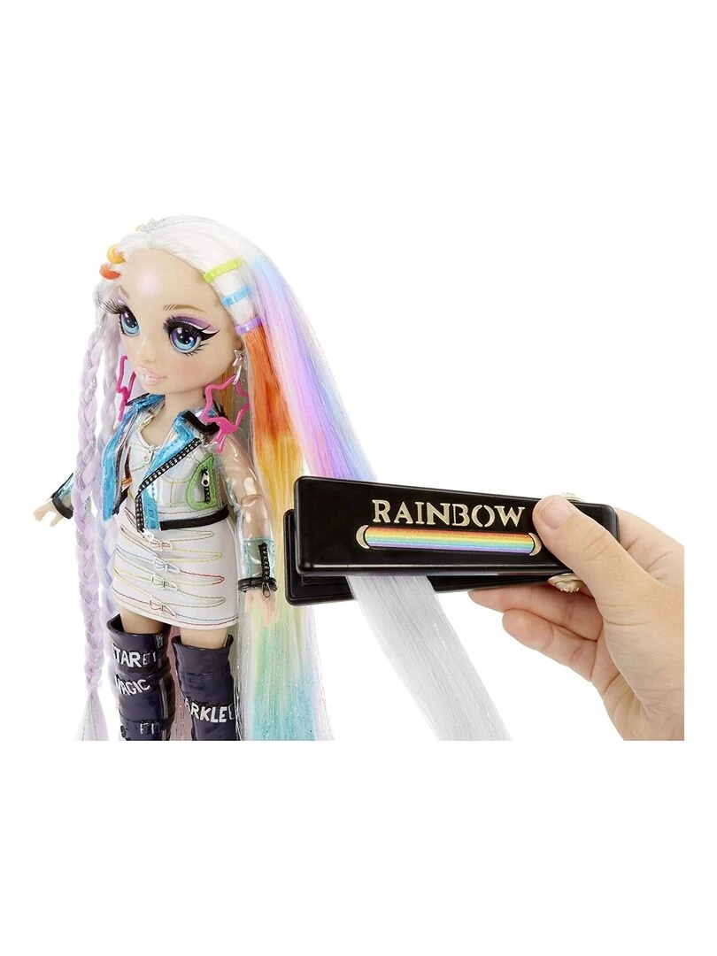 Rainbow High Atelier de coiffure   Poupée exclusive Amaya aux cheveux longs et aux couleurs lavables   N/A