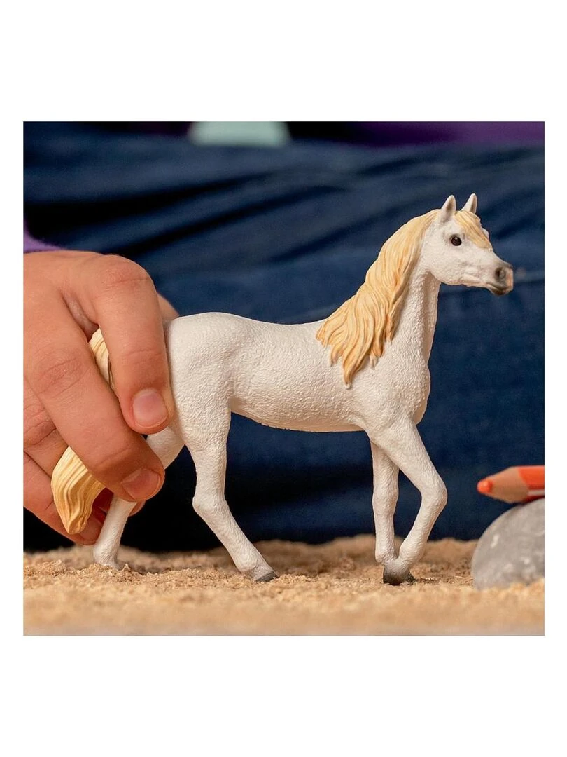 13983 Figurine Jument arabe   N/A