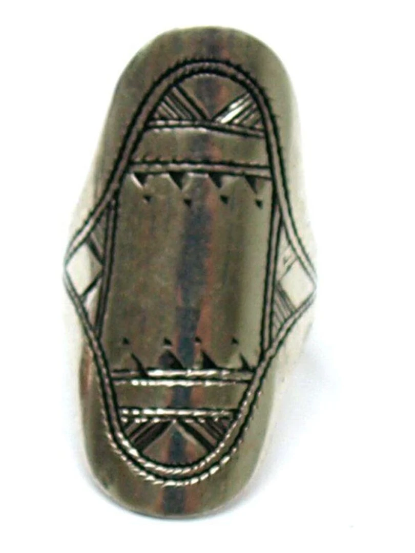 Longue Bague Touareg allongée gravée motifs géométriques Argent