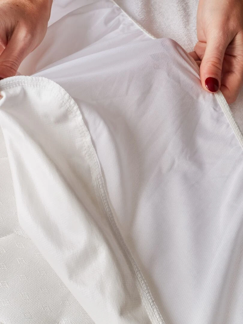 Protège matelas anti acariens spécial cododo blanc