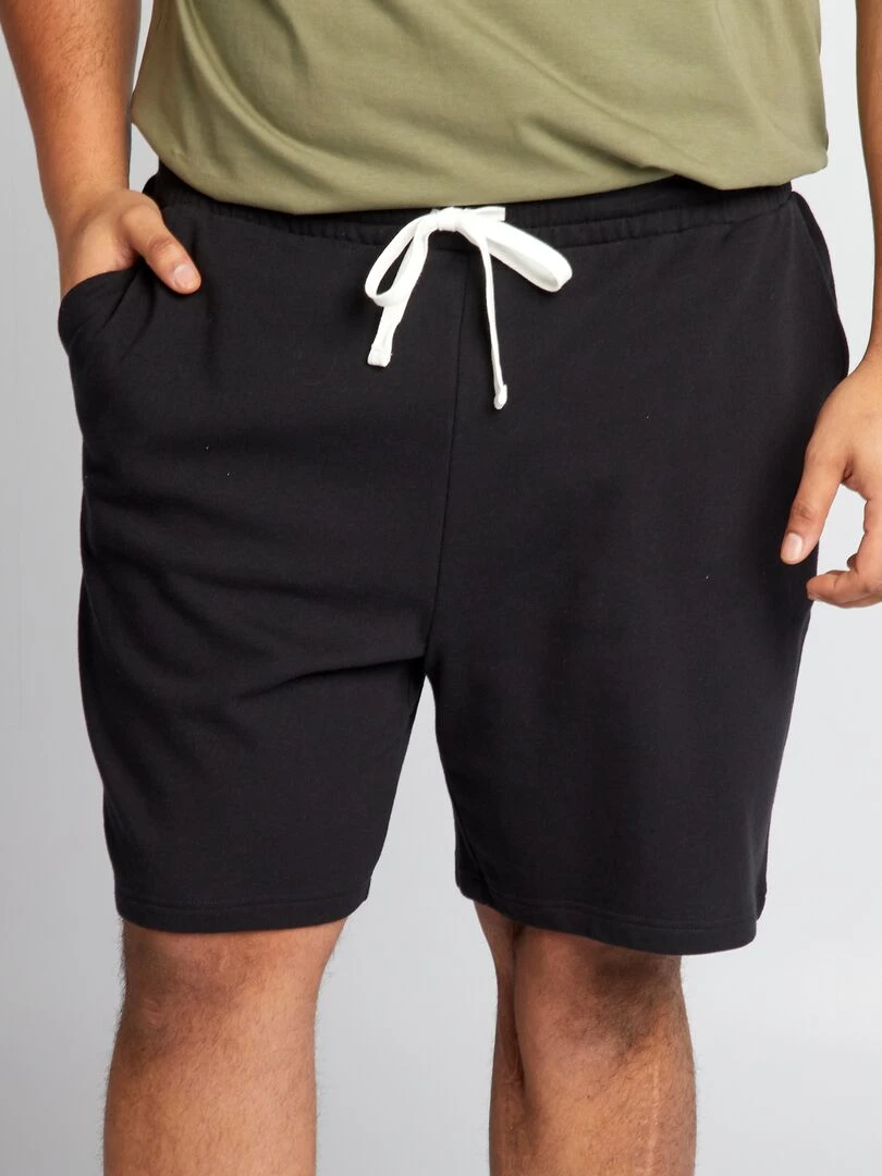 Short en molleton noir
