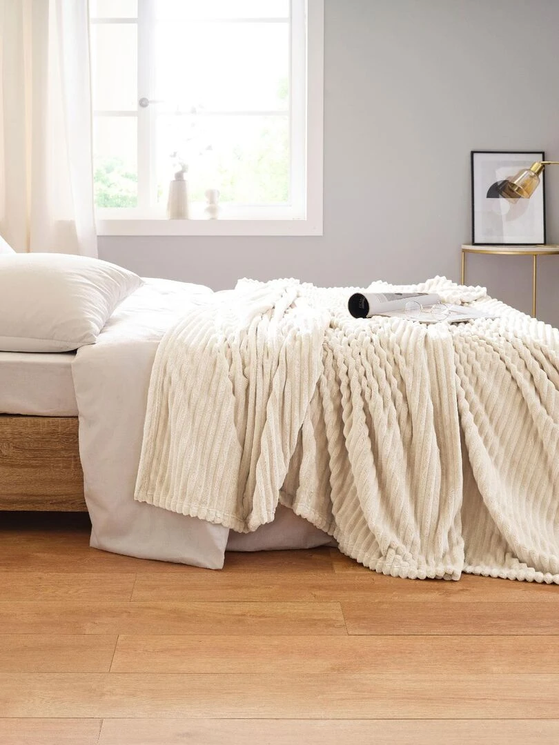 Plaid polaire       Effet côtelé en 3D   Beige coquille