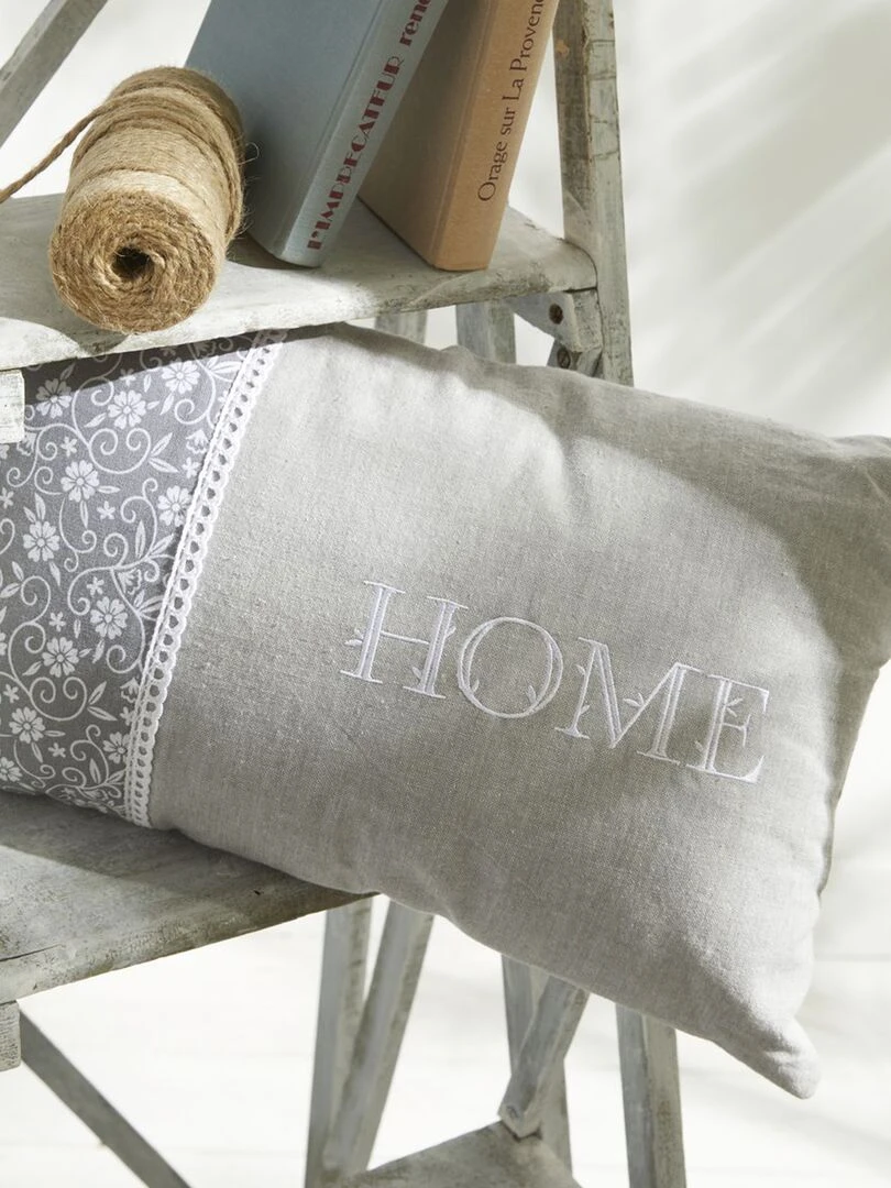 Coussin brodé Gris