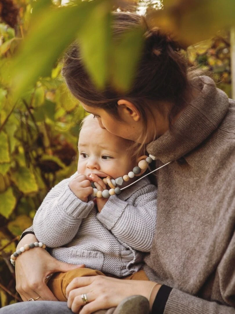 Collier d'allaitement ou de portage silicone et bois 'Grey & wood ring' Gris clair