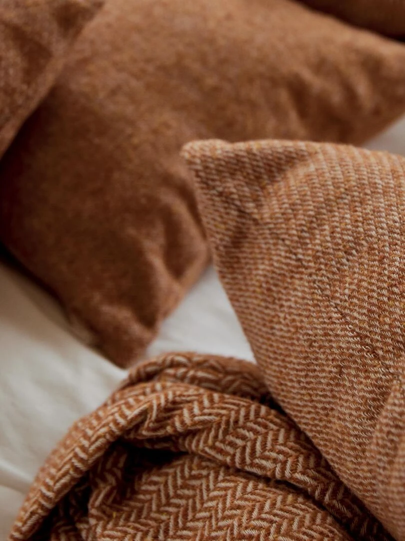 Coussin en laine avec motif chevron   Marron foncé