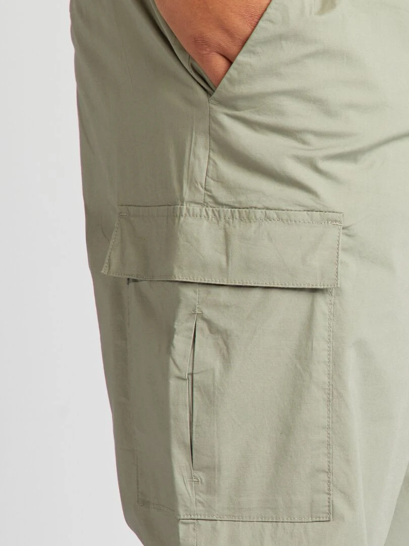 Pantalon avec poches sur les côtés   Vert