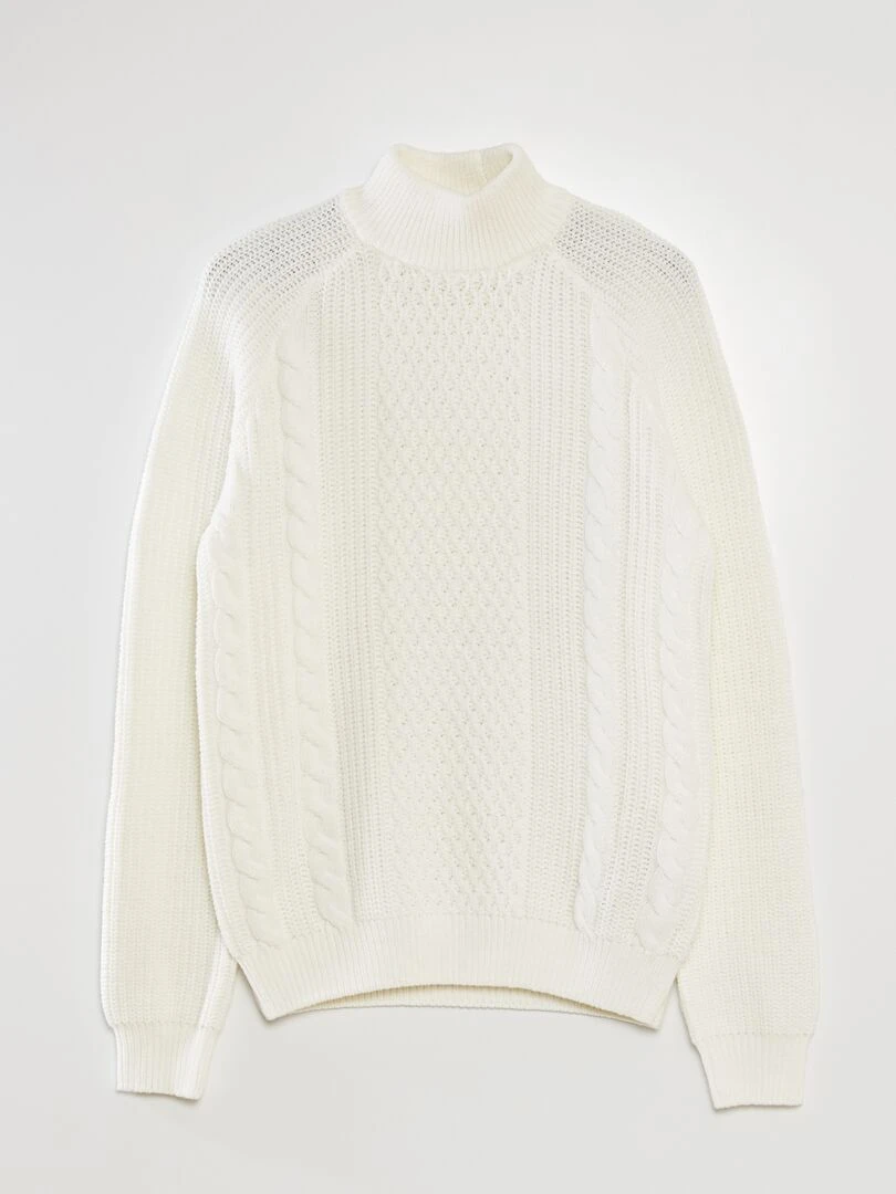 Pull en maille torsadée col montant blanc