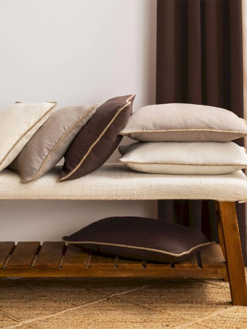 Coussin en coton recyclé avec piping jute 'Deko&co'   Taupe