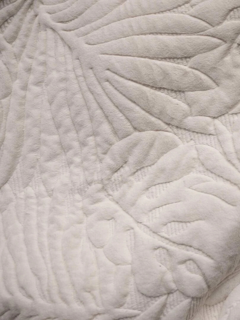 Jeté de lit aux surpiqures reliefées   Blanc cassé
