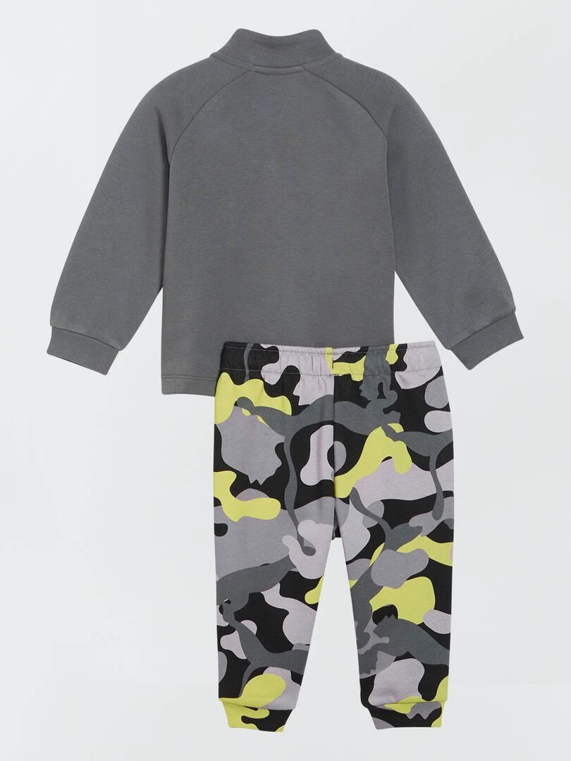 Un ensemble de jogging 'Puma' Kaki